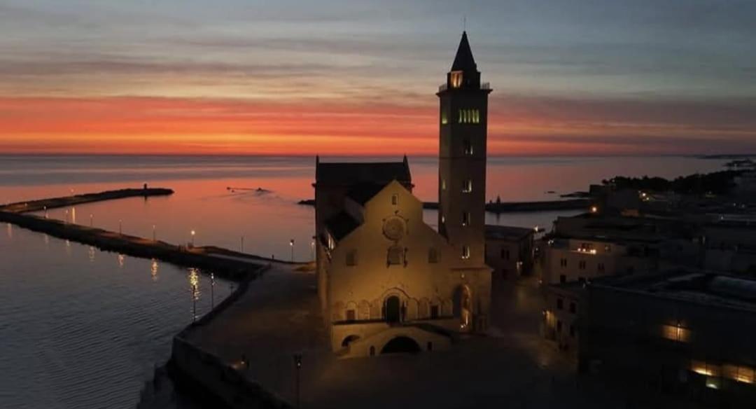 Отель Dimora Alba Sul Mare Трани Экстерьер фото
